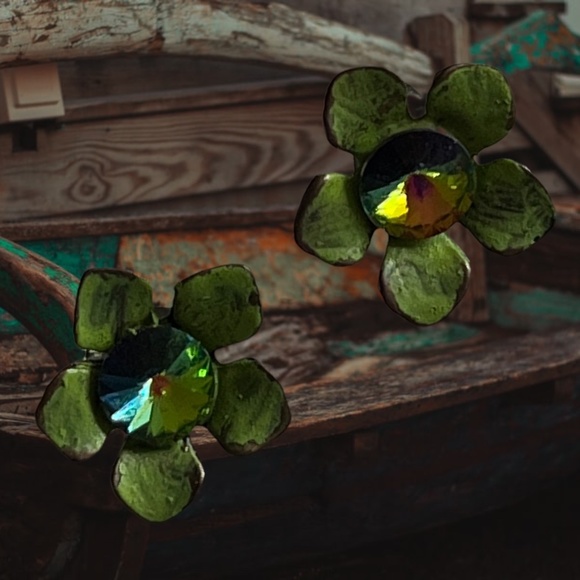 π Charming Crystal Flower Earrings π - Picture 6 of 6